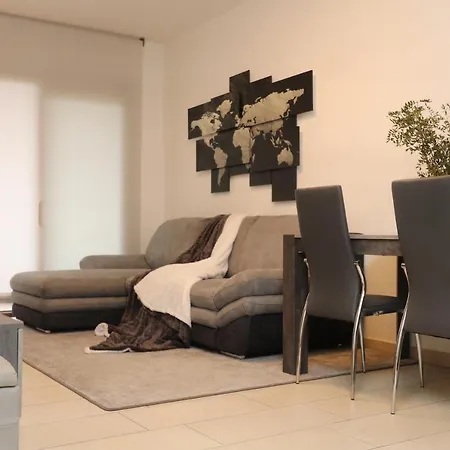 Apartamento Comfy Living! Renovated 2 At Ambra Apartments-lift-secure Parking-great Area!
