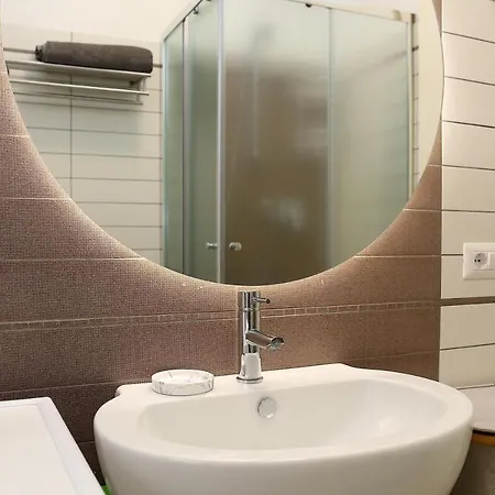 Comfy Living! Renovated 2 At Ambra Apartments-lift-secure Parking-great Area! * Olbia