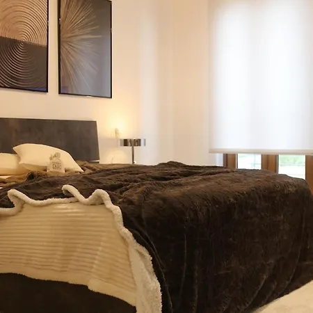 Comfy Living! Renovated 2 At Ambra Apartments-lift-secure Parking-great Area! Apartment *